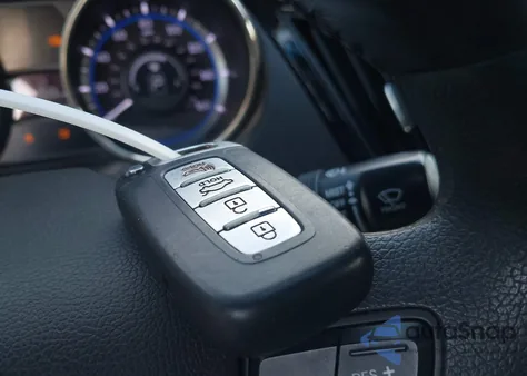 2013 Hyundai Sonata Limited z USA, uszkodzony, nr VIN 5NPEC4AC1DH631295